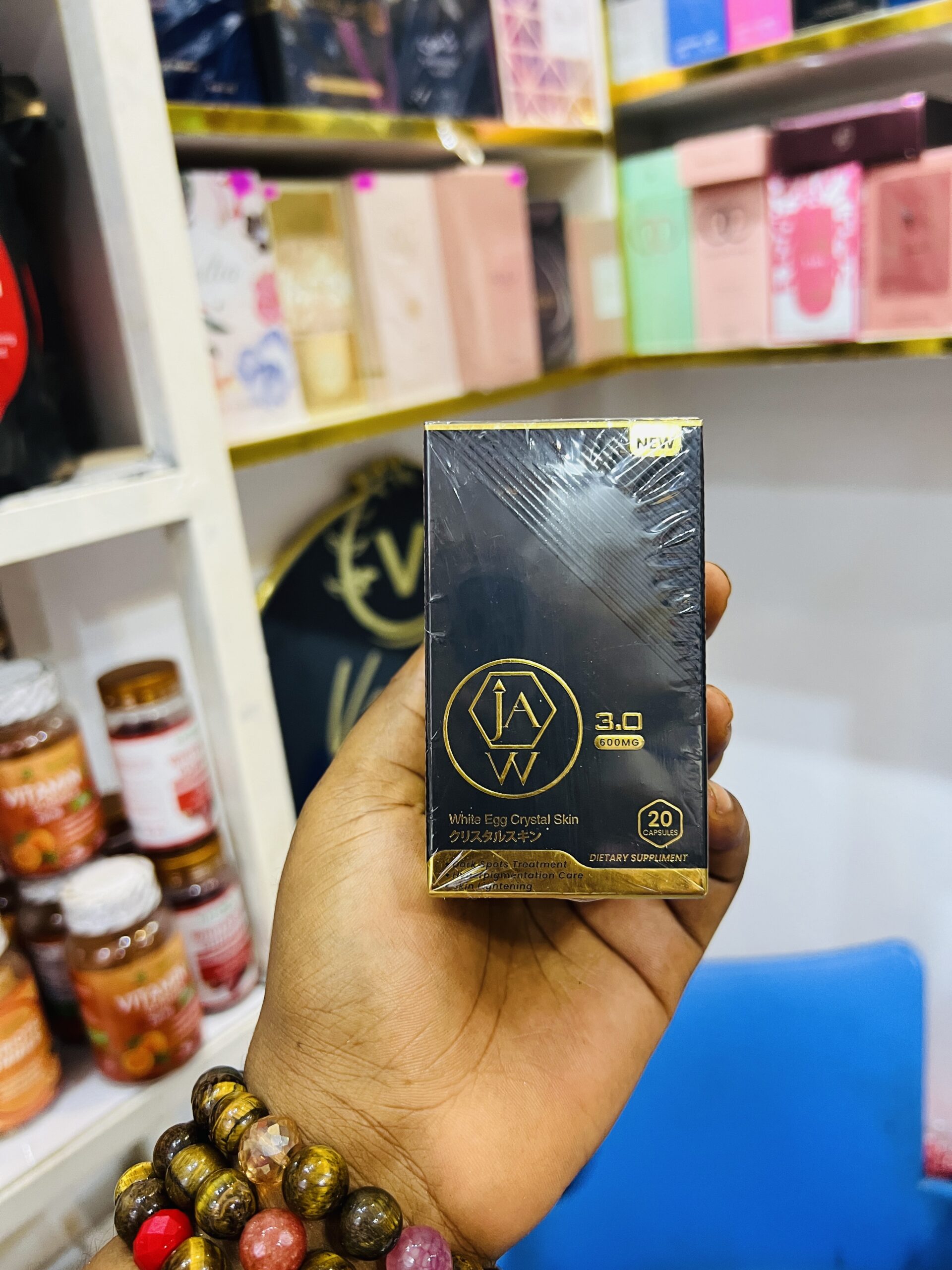 Jaw white egg crystal skin capsules